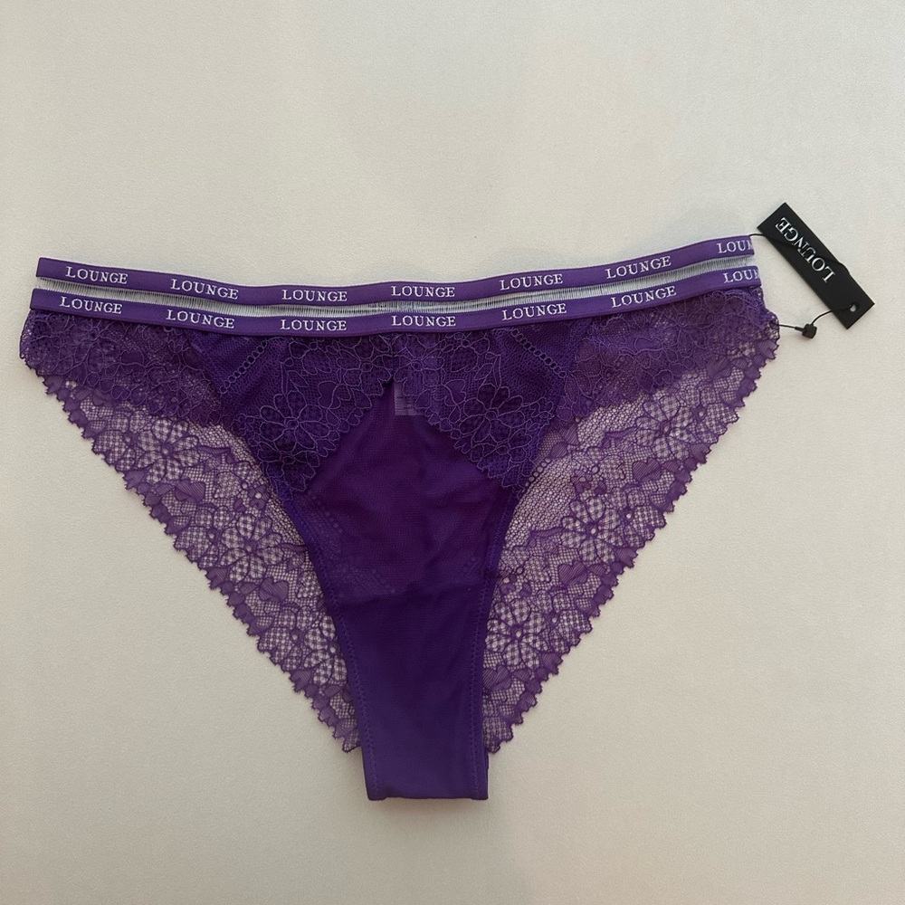 Lounge Brief - Picture 2 of 3